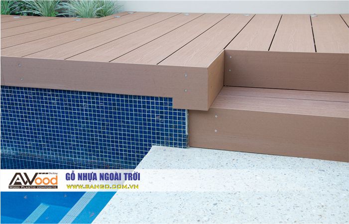 Sàn gỗ ngoài trời khu vực nhỏ nơi khiêm tốn về diện tích