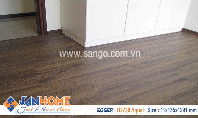 Thi công sàn gỗ Egger H2728 phòng ngủ gia đình