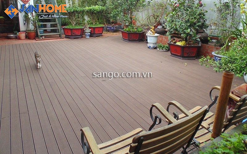 Sử dụng sàn gỗ ngoài trời tăng vẻ đẹp cho sân vườn