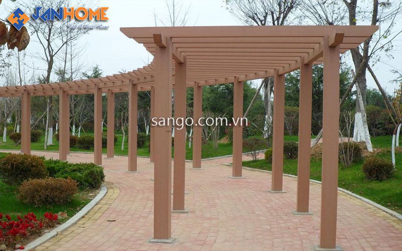 Giàn hoa gỗ ngoài trời làm tăng vẻ đẹp không gian sống