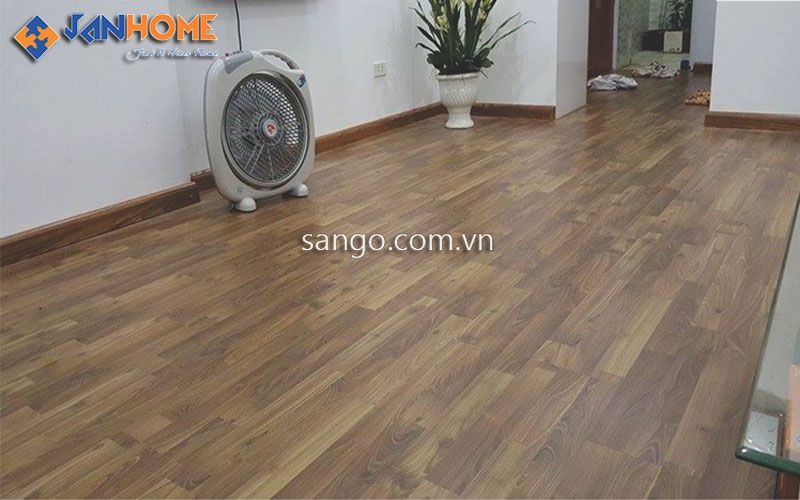 Sàn gỗ chịu nước tại JANHOME Hóc Môn