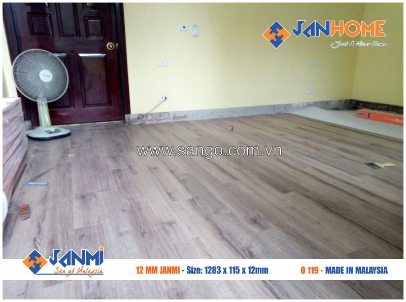 Thi công sàn gỗ JANMI cho nhà anh Tuấn sắp xong