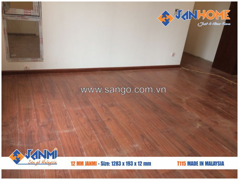 Sàn gỗ JANMI T11 có tone màu đỏ đúng với sở thích và xu thế nội thất