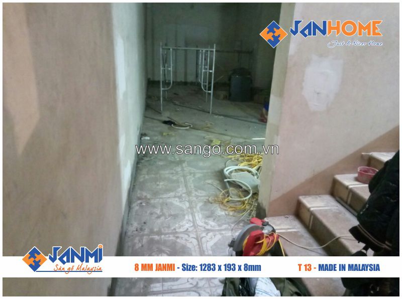 Nền gạch bông ban đầu cửa hàng của anh Lý